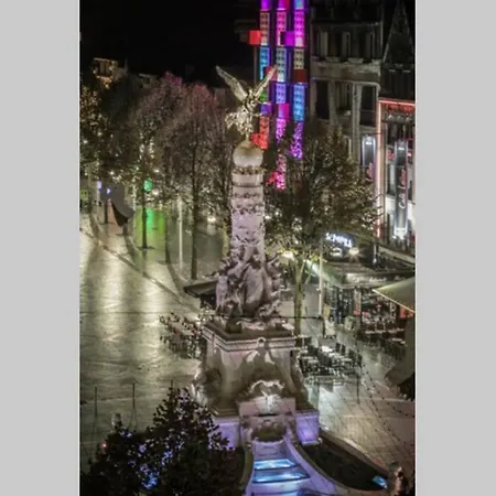 Apartment Centre : Lumineux Et Atypique 46, Place D'erlon