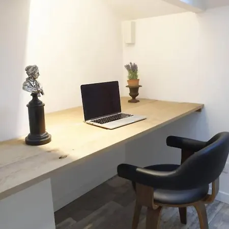 Apartment Centre : Lumineux Et Atypique 46, Place D'erlon Reims