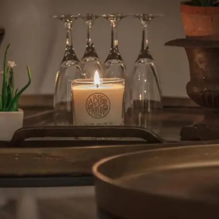Apartment Centre : Lumineux Et Atypique 46, Place D'erlon *