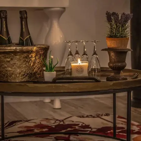 Apartment Centre : Lumineux Et Atypique 46, Place D'erlon Reims
