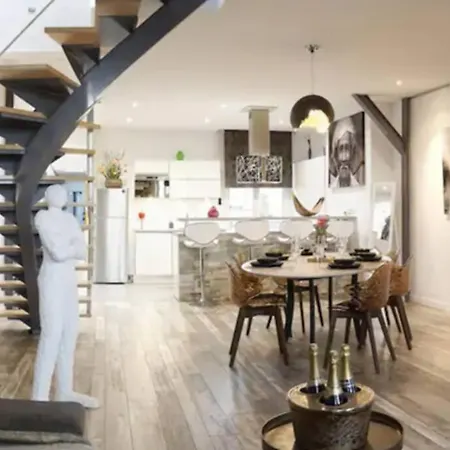 Centre : Lumineux Et Atypique 46, Place D'erlon Reims