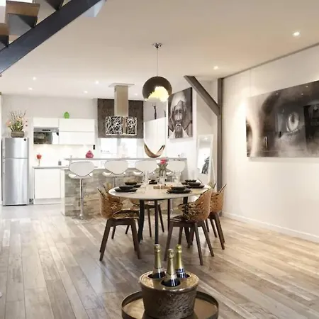 Centre : Lumineux Et Atypique 46, Place D'erlon Apartment *